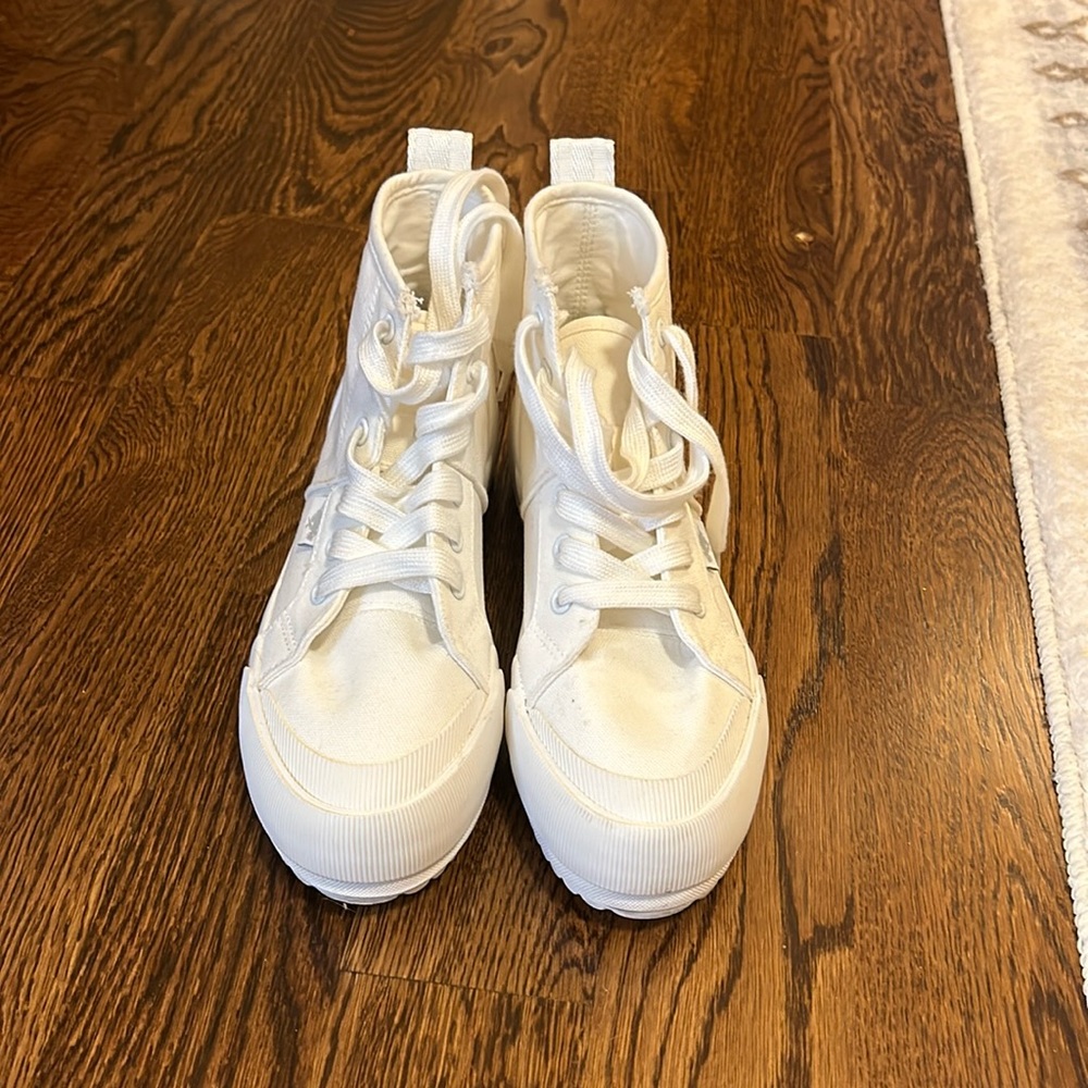 Women’s white sneakers rocket dog